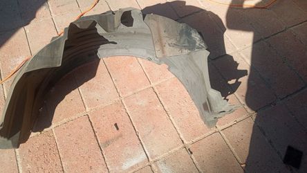 2005  - 2010 Nissan Pathfinder Front Driver Side Fender Well Skirt Cover