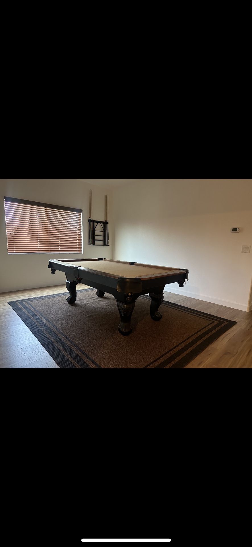 pool table and rack 