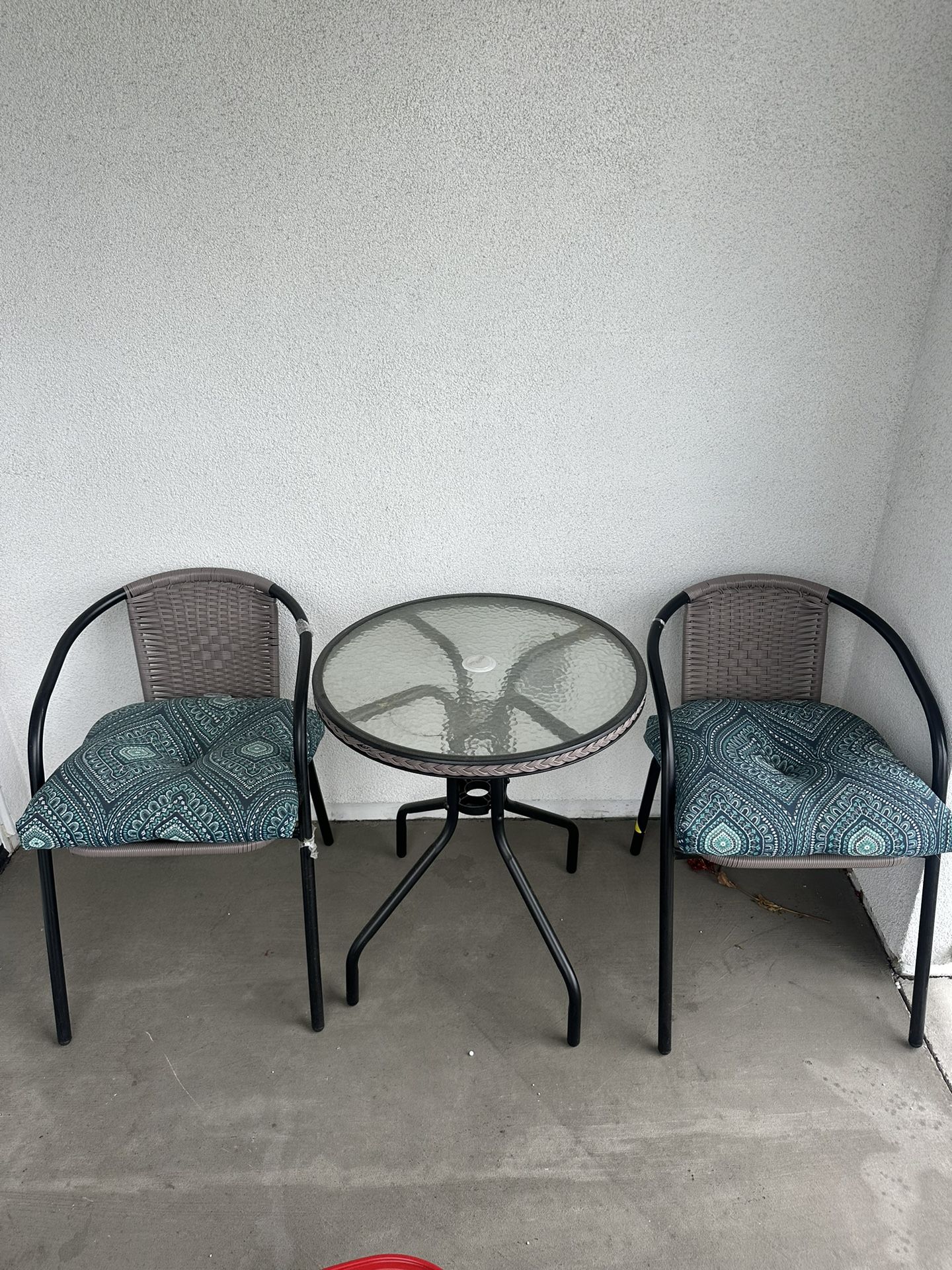Patio table / Chair 
