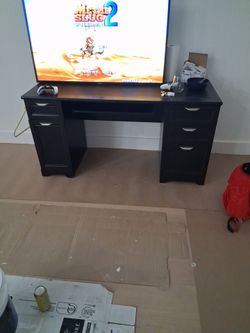 Computer desk