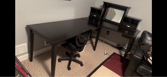 Dark Wood L-Shaped Desk with Hutch and Mirror