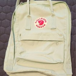 Fjallraven Kanken pack