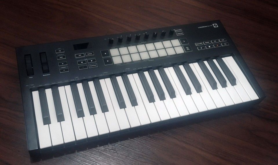 Novation Launchkey 37 MK4 Keyboard Controller