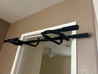 Pull up/sit up bar