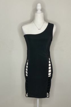 Eien - Off the shoulder w/ slits on both sides