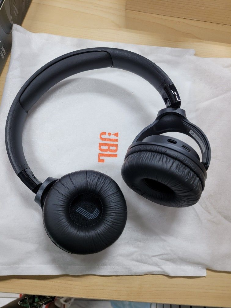JBL TUNE520bt Wireless Headphone. New In Box, Store Pick Up.