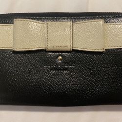 Kate Spade Zipper wallet 