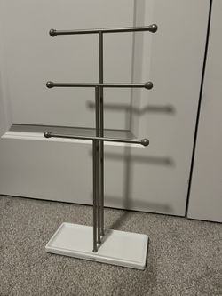 Umbra Jewelry Holder