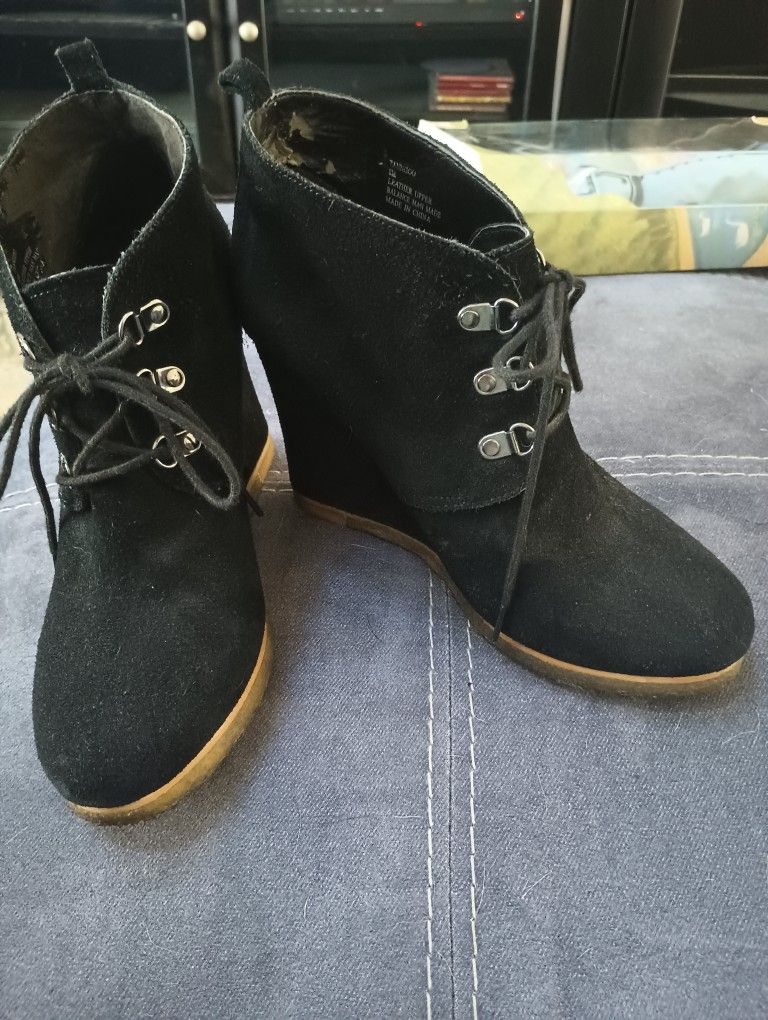STEVE MADDEN High Heeled Black Suede Booties Size 8