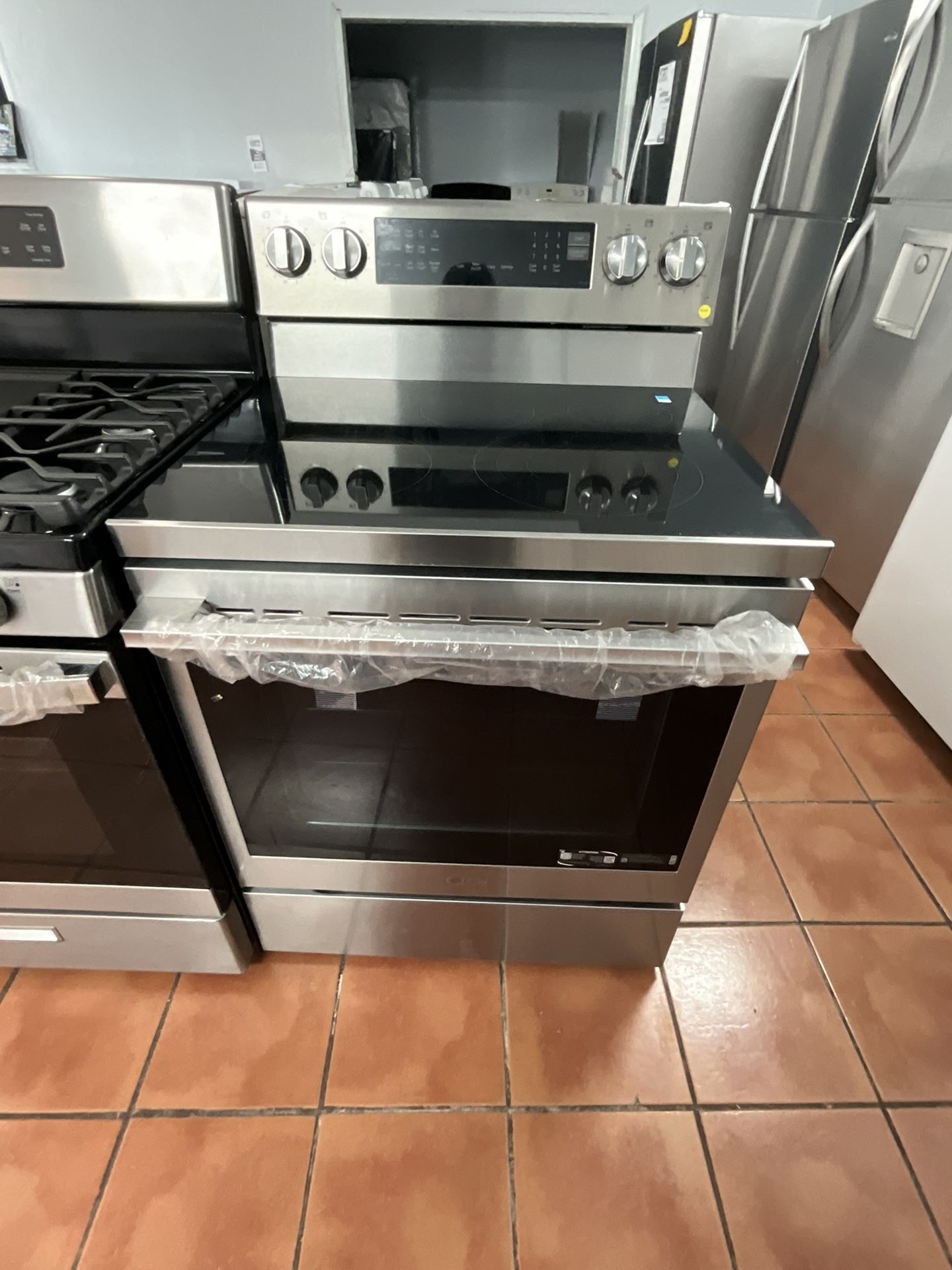 Brand New LG Stove With Air Fryer Option + Warranty