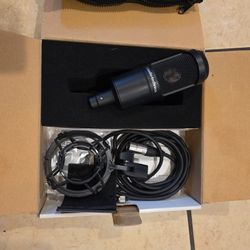 Audio Technica AT2035 Microphone.