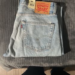 Levis 501s 34W By 32L Straight Leg