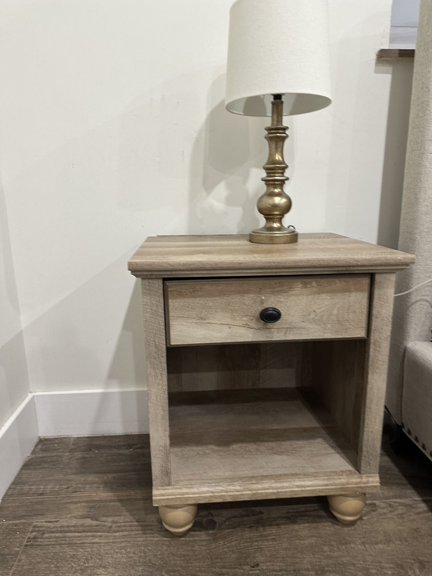 Nightstands With Lamps