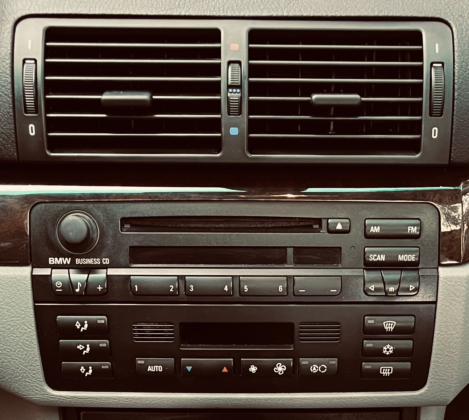 2003 BMW 330i