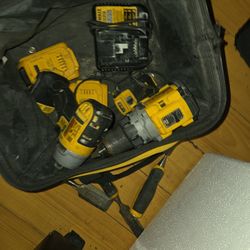 ATOMIC 20-Volt MAX Lithium-Ion Cordless Combo Kit (2-Tool) with (2) 2.0Ah Batteries, Charger and Bag also extra 20v 5ah battery