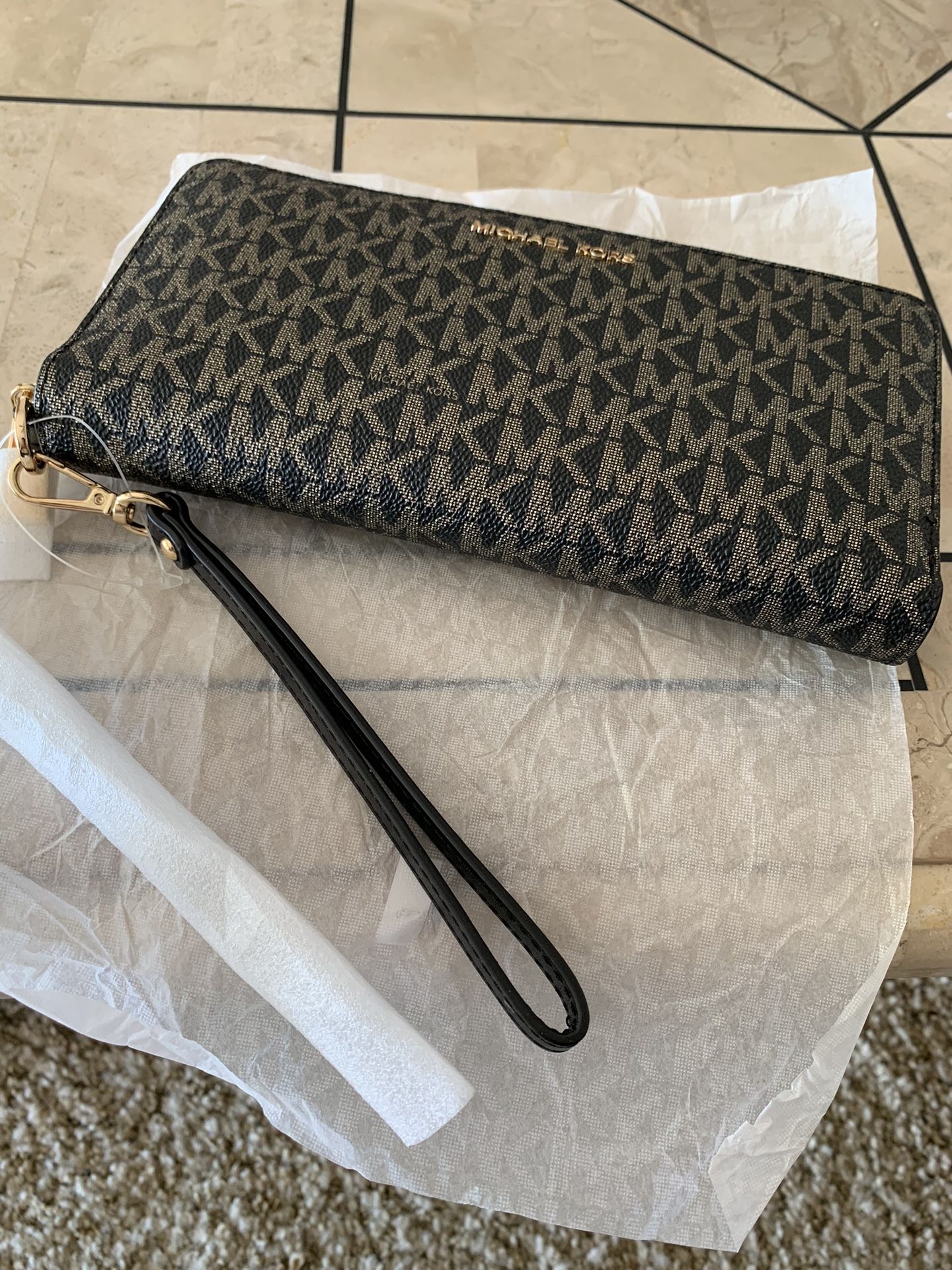 Michael Kors Wallet / NEW