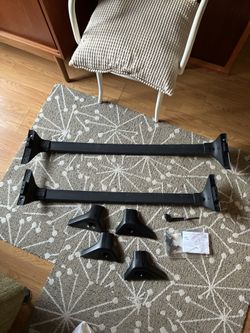 2025 Toyota RAV4 Roof Crossbars – OEM – Excellent Condition