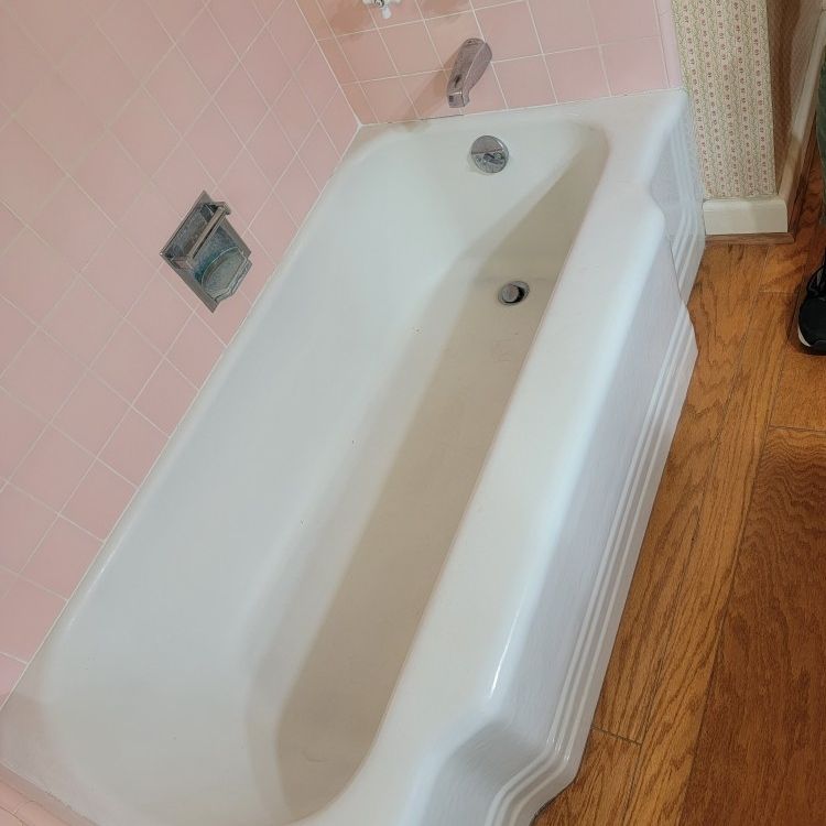 OBO Great condition! A vintage 1950 'American Radiator u0026 Standard Sanitary' cast  iron and white enamel 5 foot bathtub, with fabulous ribbed. for Sale in  Glendale, CA - OfferUp