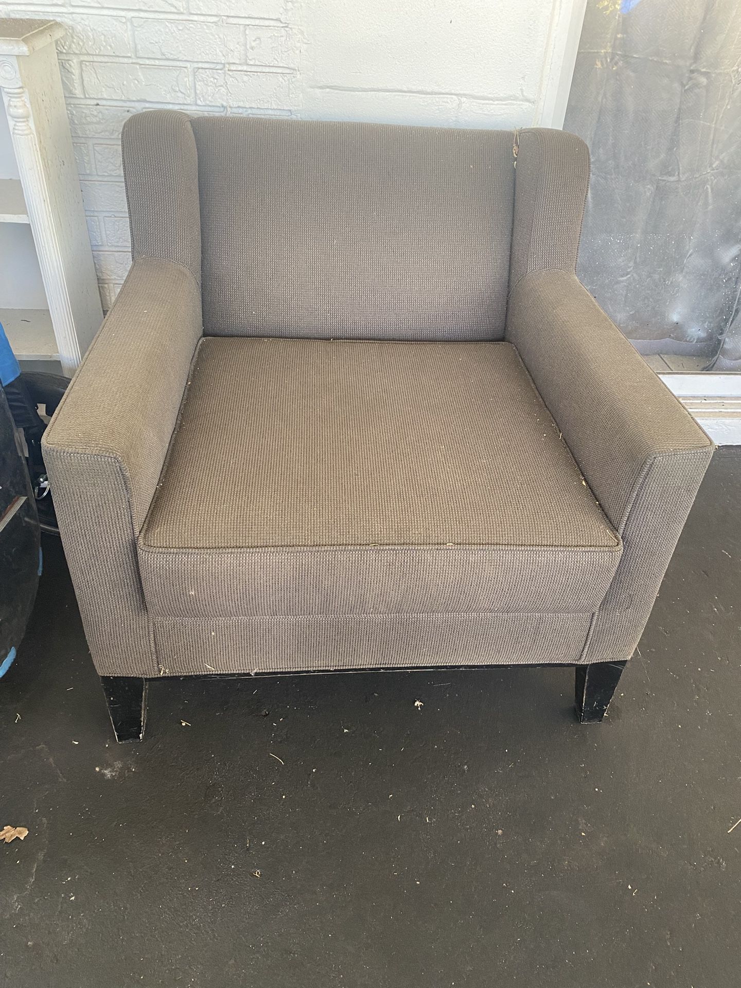 Iron and glass table in very good condition (Set Of 3) And 2 Comfortable Chairs