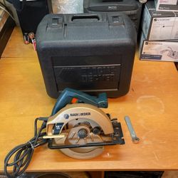 Black And Decker Corded Saw W/Case