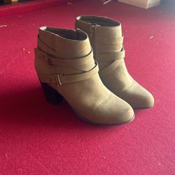 Women’s Boots Size 8 