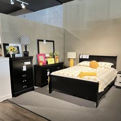 Queen Bed, Dresser, Mirror And Nightstand 