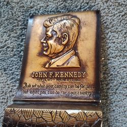 Kennedy Bookshelf Holder