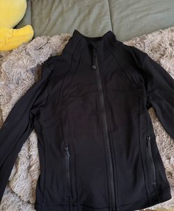 Black lululemon cropped define jacket