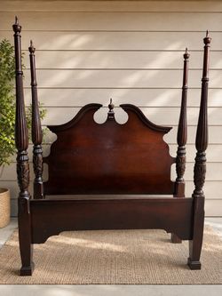 Full-Size Four Poster Bed - Vintage/Elegant