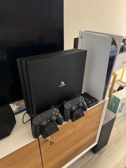 Play Station 4 