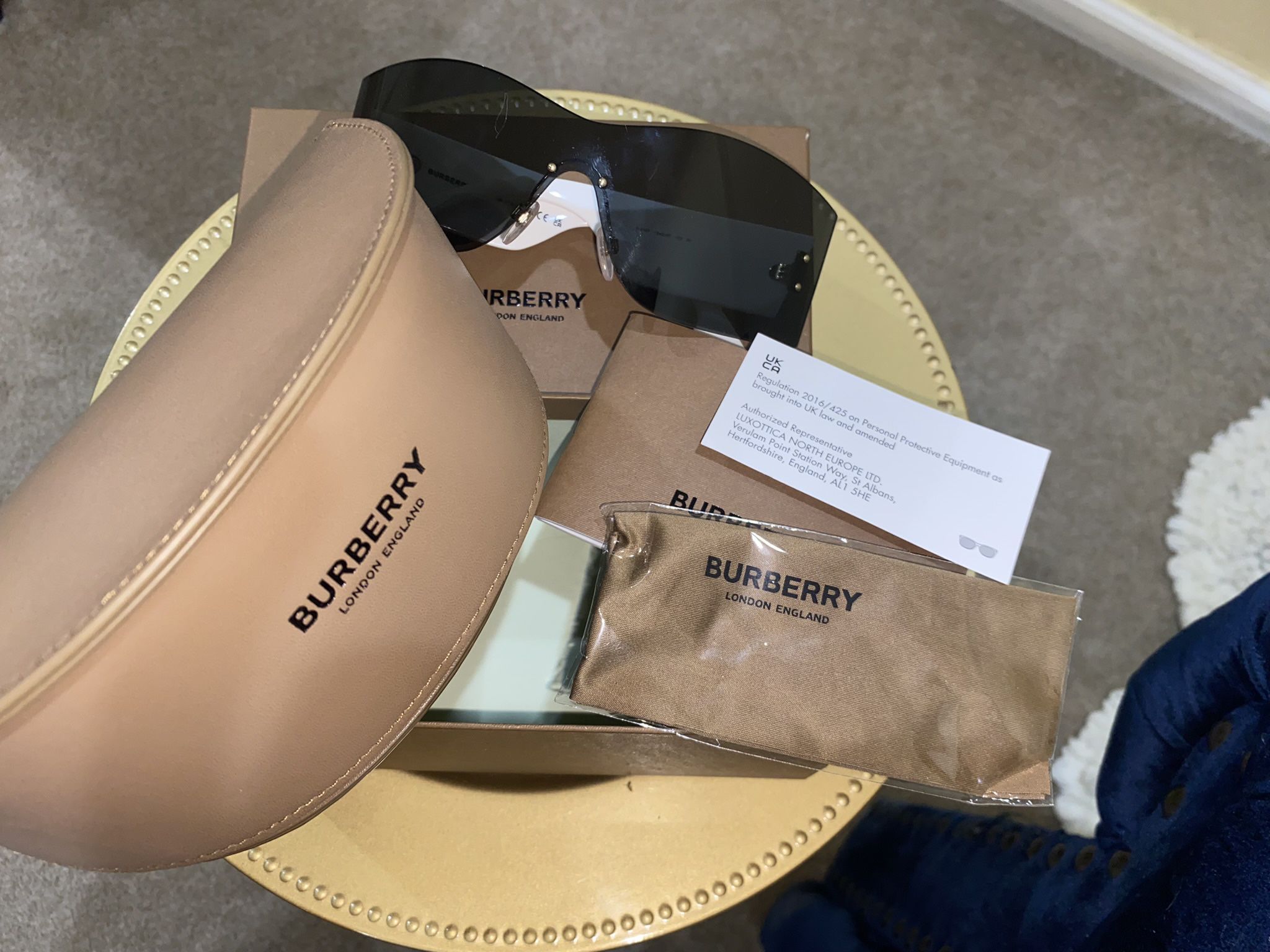 1000% AUTHENTIC BURBERRY Sunglasses Good Price !
