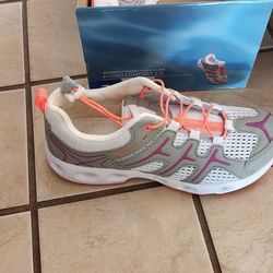 Women's size 7 Speedo Hydro Comfort  3.0 water shoes