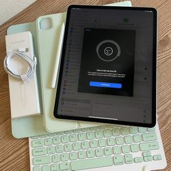 iPad Pro 12.9” (M2 chip / 2022 model) 6th Generation 128GB with  keyboard case and stylus pen 