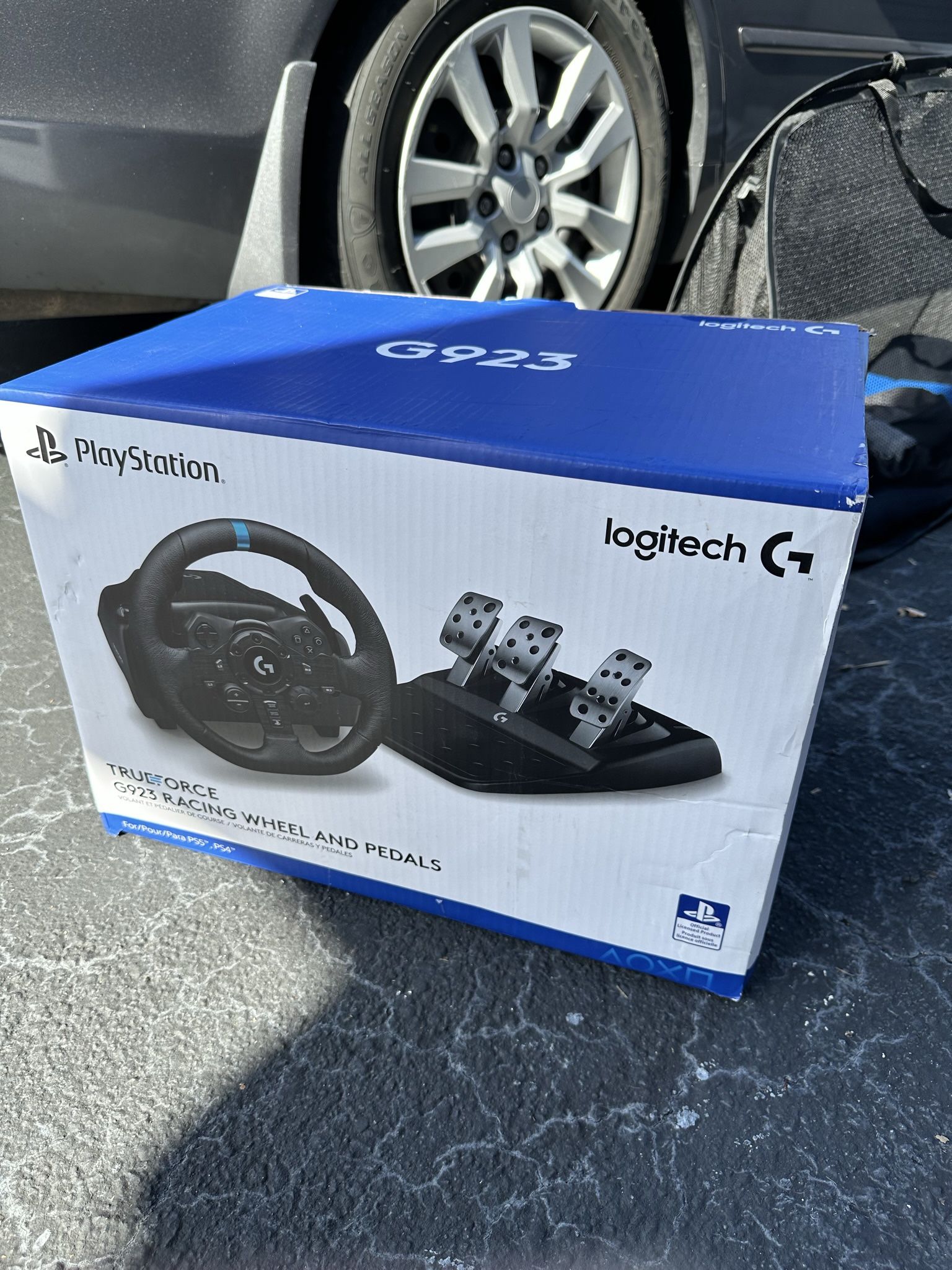 Logitech - G923 Racing Wheel and Pedals for PS5, PS4 and PC 