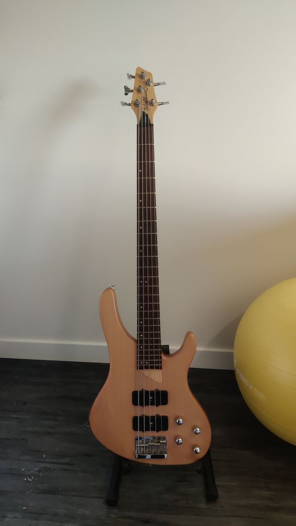 (Sell/Trade) Guitar bass Washburn BANTAM XB500 for Sale in Seattle, WA