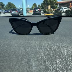 Prada Black cat eye sunglasses #sunnies