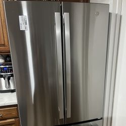 GE Standard-Depth 24.7-cu ft 33-in Wide French Door Refrigerator 