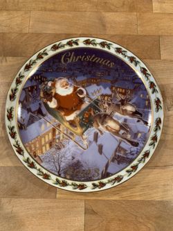 Avon 2003 collectible plate by Tom Newsom Porcelain trimmed with 22 karat gold