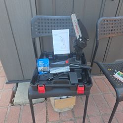 6 And 4 Inches  21 Volts Mini Chain Saw .