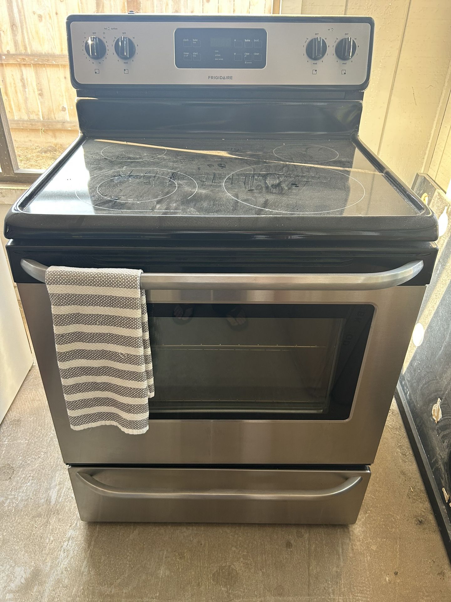 Frigidaire Electric Stove