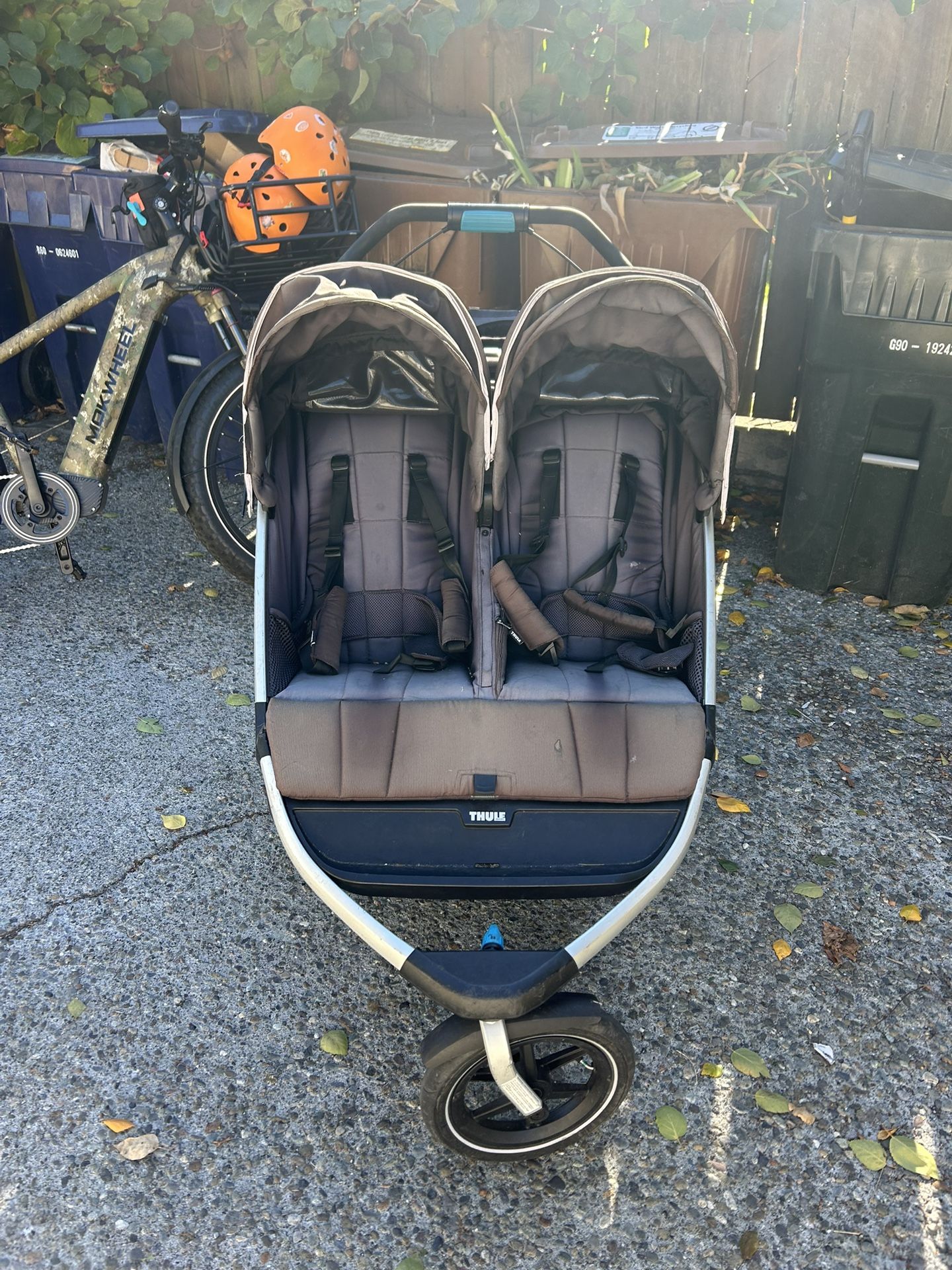 Thule Double Jogging Stroller with rain cover
