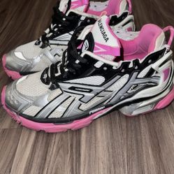 Woman’s Sneakers 7.5 $165