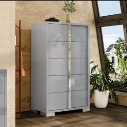 Brand new!!Gray Glossy 52.1 inch Brand new chest dresser stll in Bo’s
