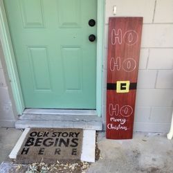 Leaning Christmas Door Sign 