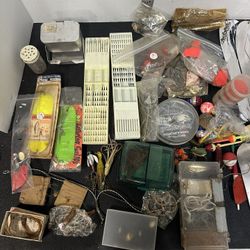 Vintage Fishing Tackle FILLED w/ Vtg Tackle Lures & MORE 3.1 Pound #U1