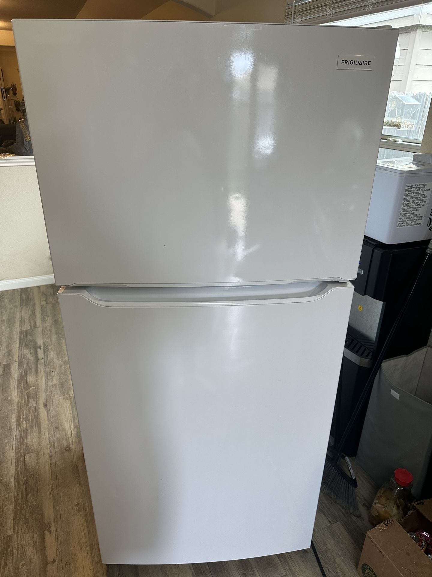 Frigidaire Top Freezer Refrigerator 