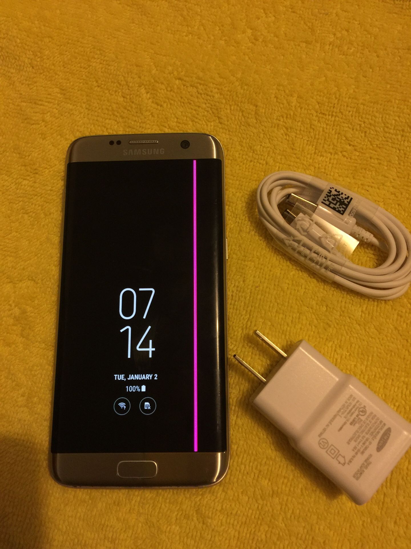 Samsung Galaxy S7 Edge Unlock great condition pink line on the screen