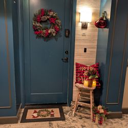 Rustic Vintage Wooden Chair – Distressed Farmhouse Style