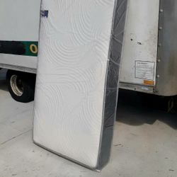 NEW TWIN-SIZE MATTRESS AND BOX SPRING