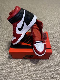 Jordan 1 retro high satin snake chicago